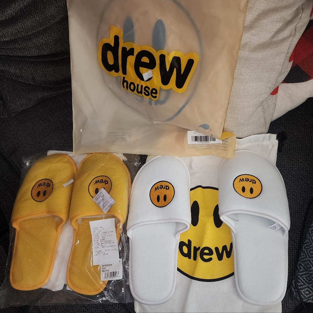 Unisex Drew House Yellow and White Smiley Slippers Size S/M. You Get 2 Pair